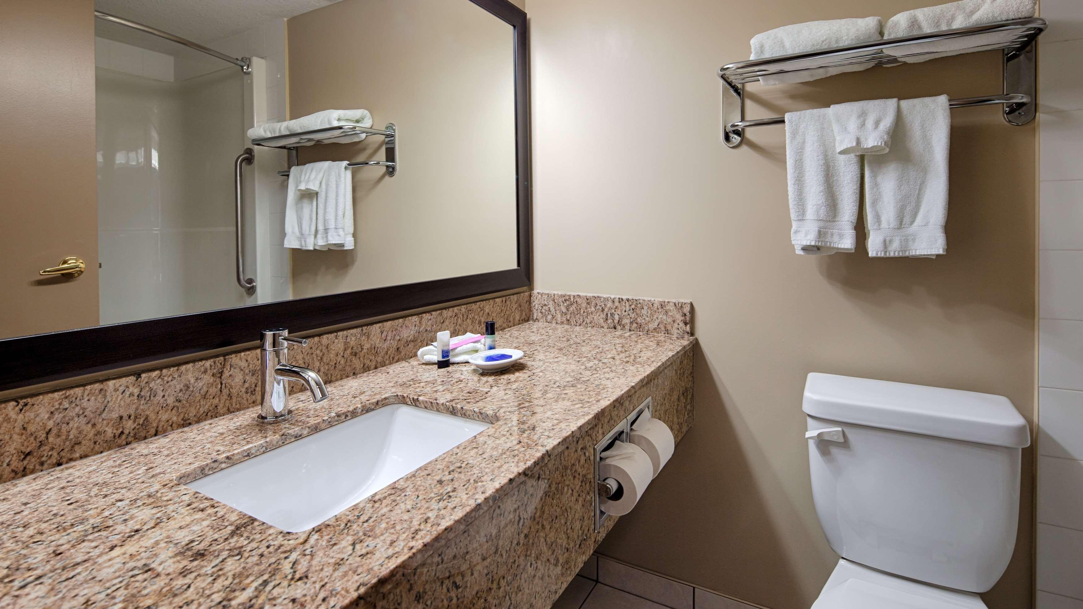 Best Western Plus Red Deer Inn & Suite Exteriör bild